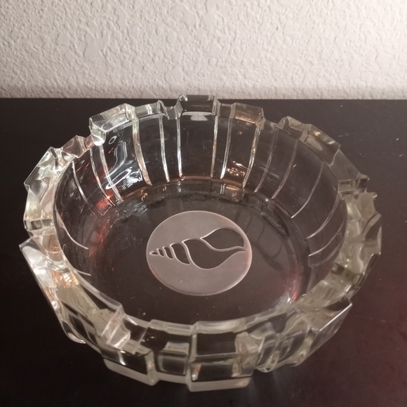 Signed Bormioli Rocco Italy Cut & Etched Crystal 6" Clear Ashtray. - Picture 5 of 6